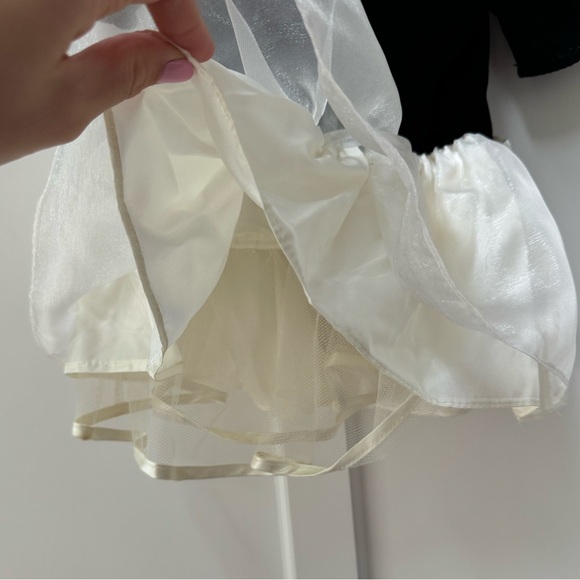 Adorable lil byer girls dress 👯‍♀️ - Picture 4 of 8